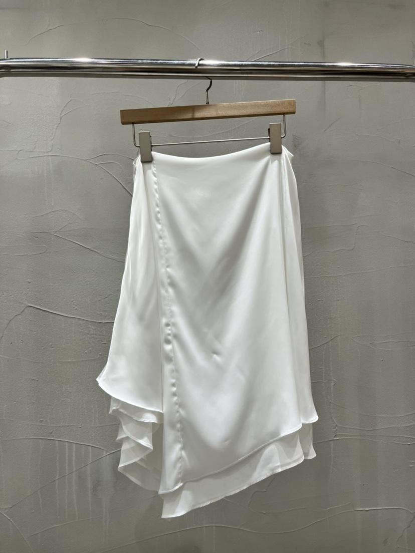 INSSENSE-A韓國直郵女士新品推薦半身裙中短裙不對稱緞面INSSENSE-A半身裙/中短裙