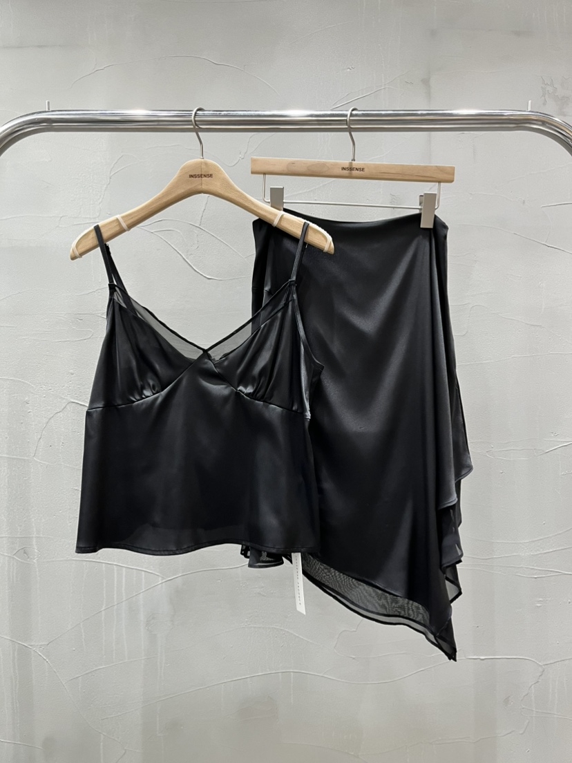 INSSENSE-A韓國直郵女士新品推薦半身裙中短裙不對稱緞面INSSENSE-A半身裙/中短裙