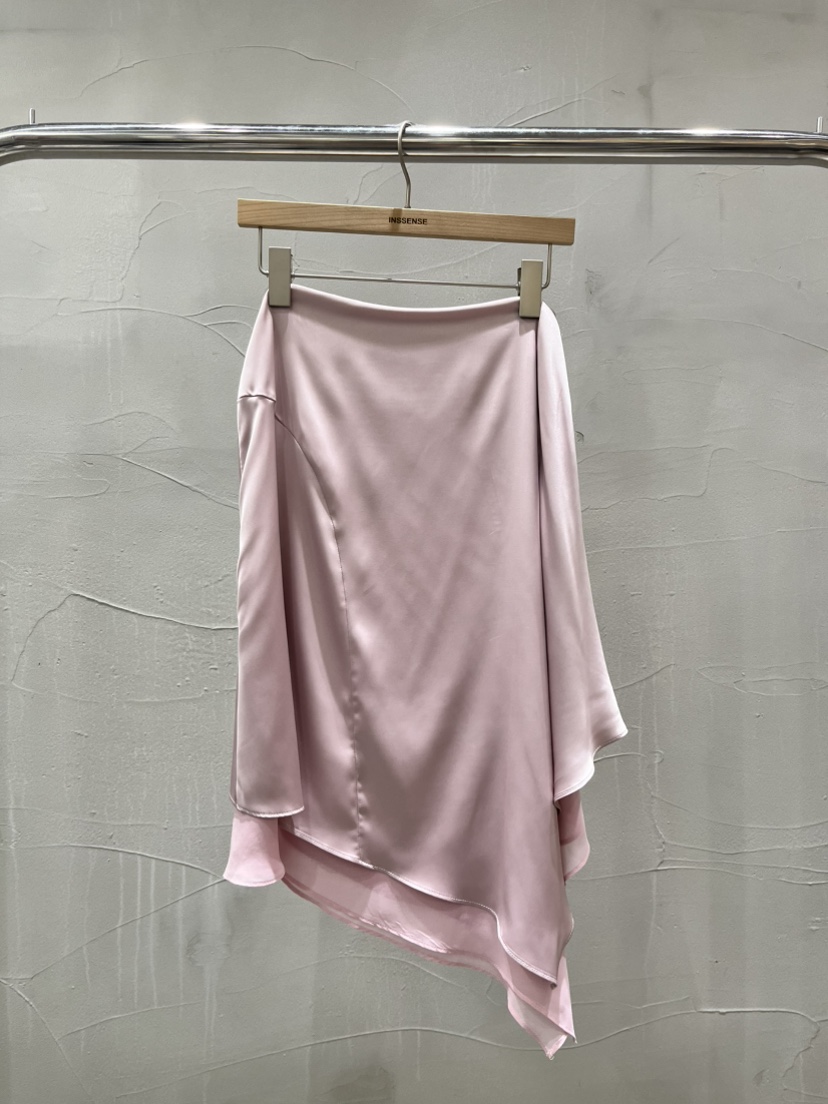 INSSENSE-A韓國直郵女士新品推薦半身裙中短裙不對稱緞面INSSENSE-A半身裙/中短裙圖色1