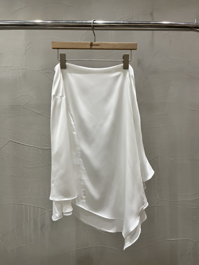 INSSENSE-A韓國直郵女士新品推薦半身裙中短裙不對稱緞面INSSENSE-A半身裙/中短裙圖色2