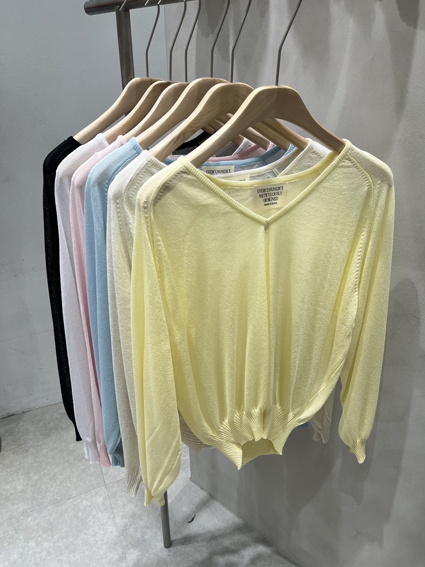 EVERCOMMERCE METICULOUSLY DESIGNED韓國直郵女裝新款熱賣針織衫EVERCOMMERCE METICULOUSLY DESIGNED針織衫