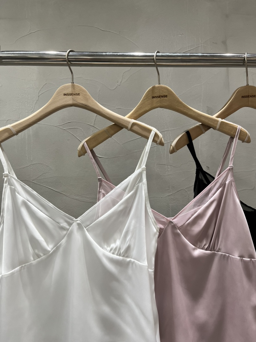 INSSENSE-A韓國東大門直郵女裝新品推薦吊帶背心紐扣緞面INSSENSE-A吊帶/背心
