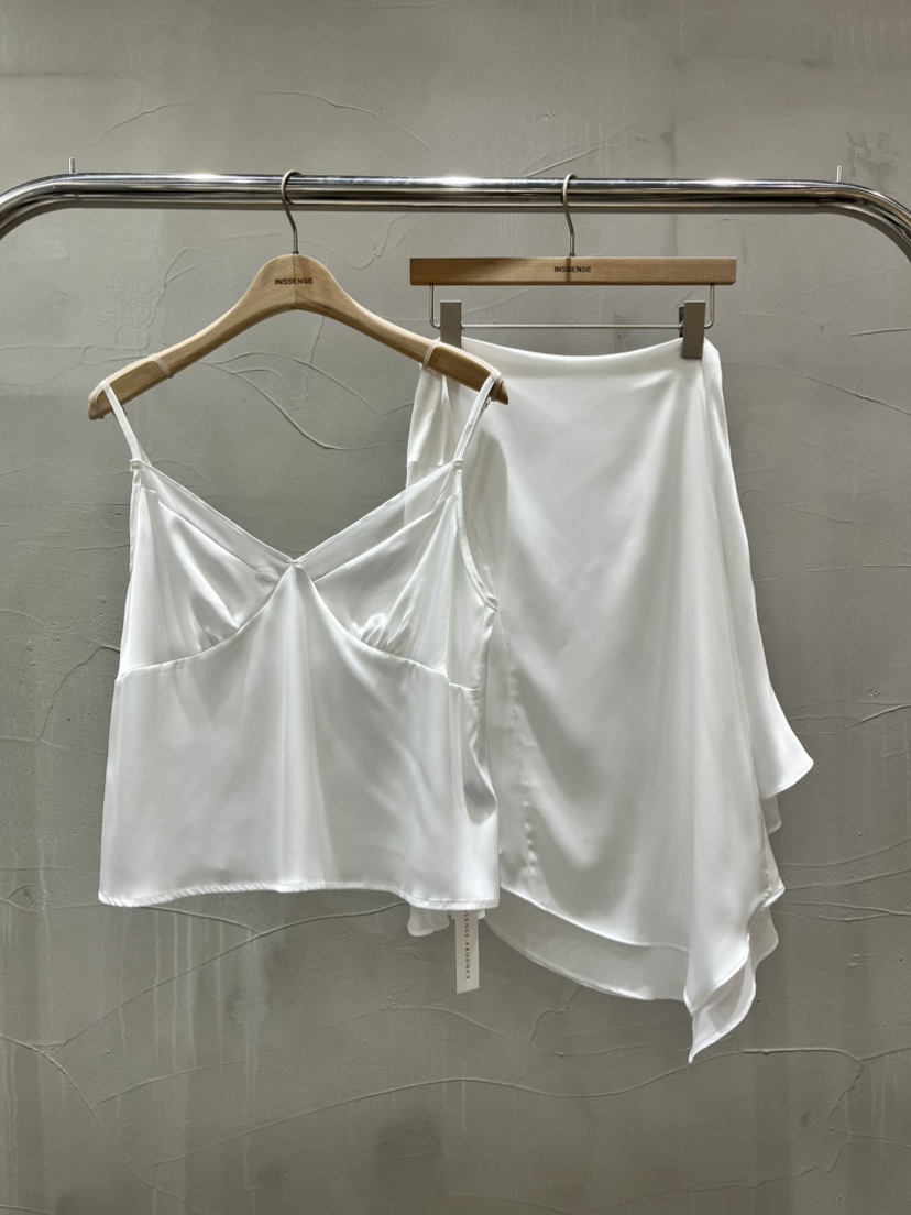 INSSENSE-A韓國東大門直郵女裝新品推薦吊帶背心紐扣緞面INSSENSE-A吊帶/背心