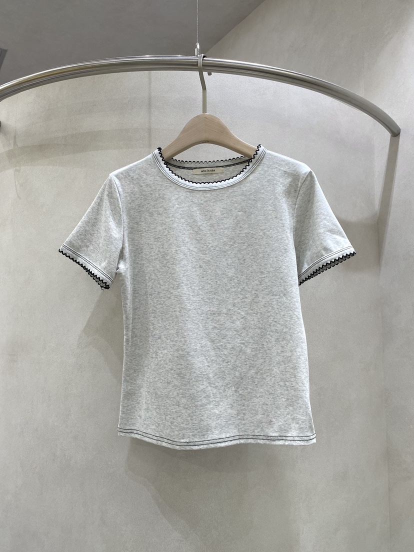 WHO IS SHE韓國東大門直郵女裝新品熱賣人氣休閑26春夏T恤WHO IS SHET恤圖色2