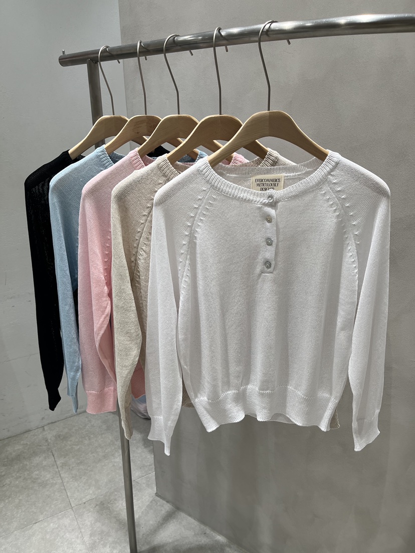 EVERCOMMERCE METICULOUSLY DESIGNED韓國東大門代購女裝新品熱賣針織衫EVERCOMMERCE METICULOUSLY DESIGNED針織衫