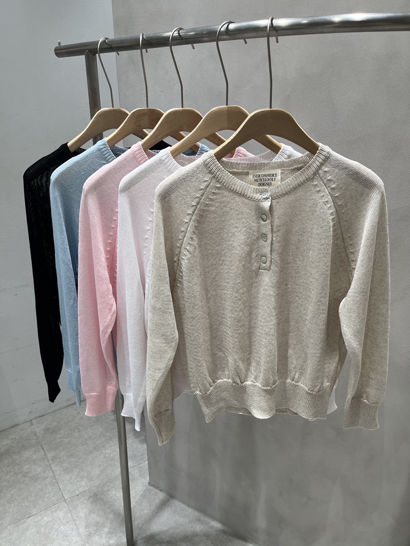 EVERCOMMERCE METICULOUSLY DESIGNED韓國東大門代購女裝新品熱賣針織衫EVERCOMMERCE METICULOUSLY DESIGNED針織衫