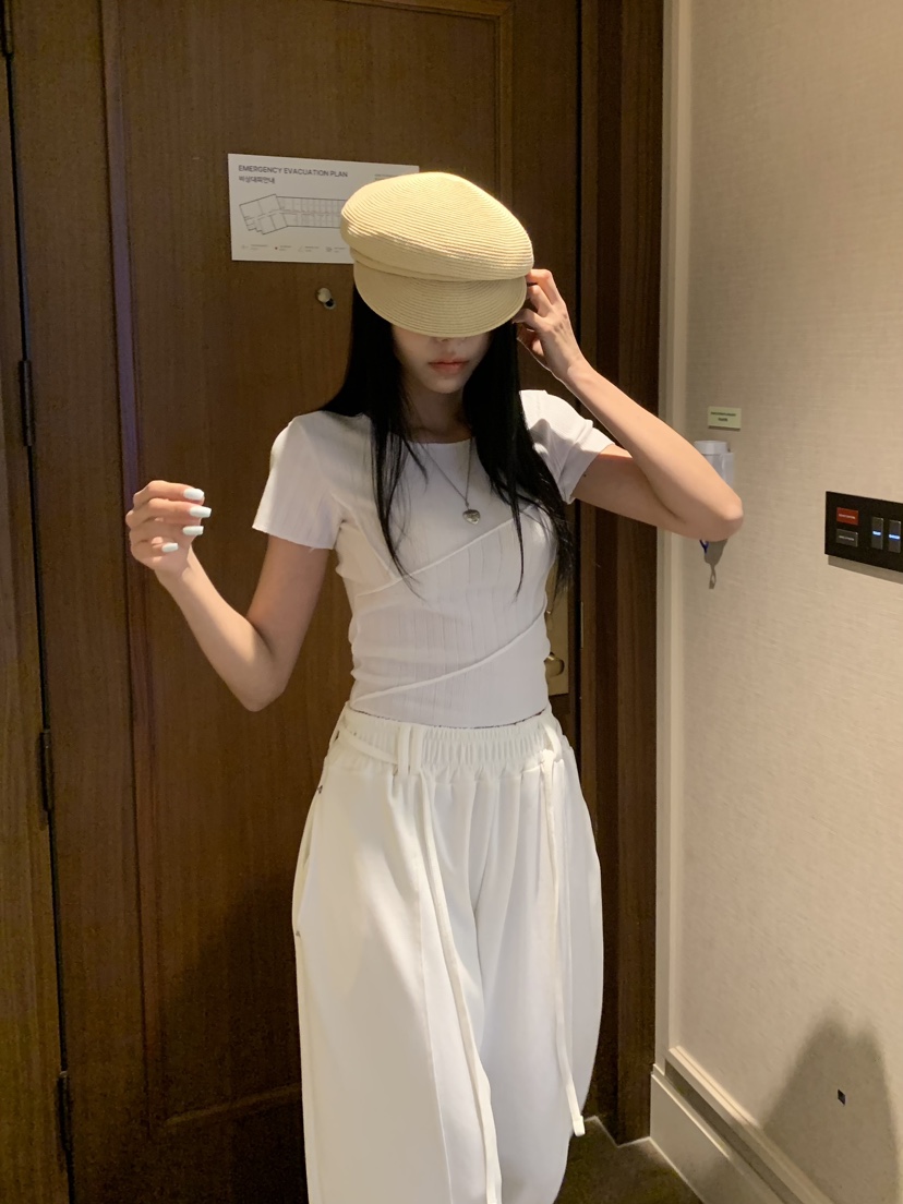 BADCALM韓國直郵女士新品推薦時尚休閑熱賣26春夏T恤鏤空BADCALMT恤