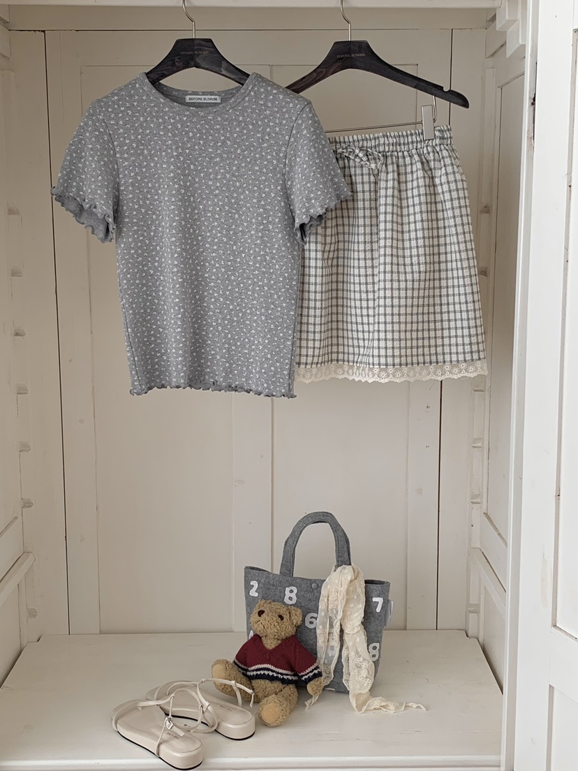 BEFORE SUNRISE韓國東大門代購女裝新品熱賣推薦T恤小花BEFORE SUNRISET恤