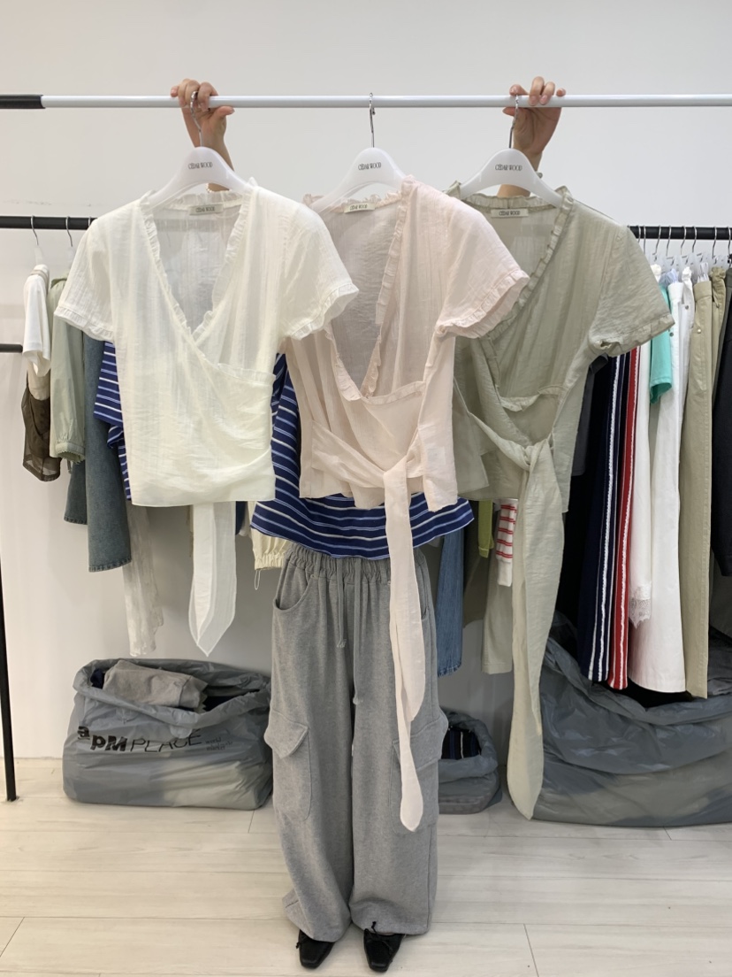 CEDARWOOD韓國東大門代購女裝新品推薦26春夏襯衫蕾絲衫荷葉邊CEDAR WOOD襯衫/蕾絲衫