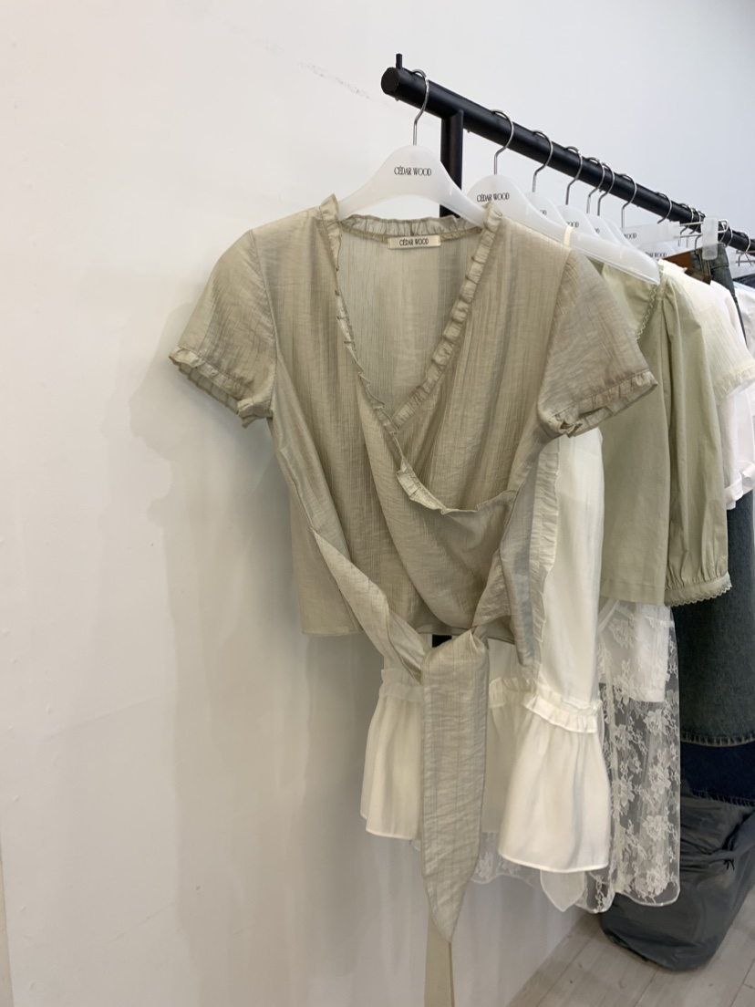 CEDARWOOD韓國東大門代購女裝新品推薦26春夏襯衫蕾絲衫荷葉邊CEDAR WOOD襯衫/蕾絲衫圖色1