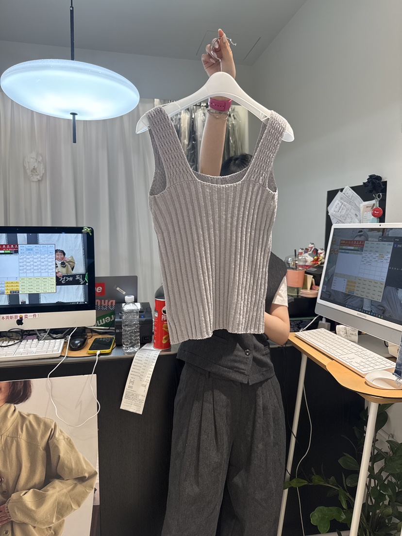 OLI SEOUL韓國東大門代購女裝新款26春夏時尚熱賣吊帶背心OLI SEOUL吊帶/背心