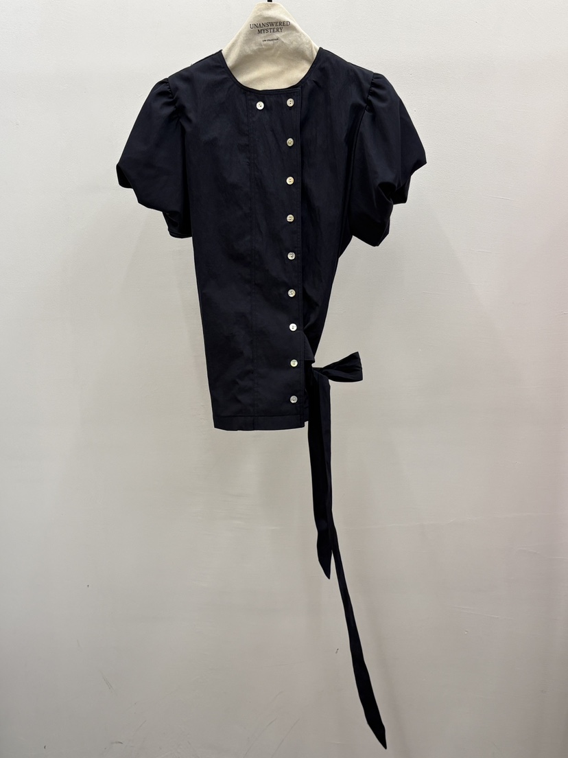 UNANSWERED-MYSTERY/FIFO韓國東大門直郵女裝新品休閑襯衫蕾絲衫泡泡袖UNANSWERED-MYSTERY/FIFO襯衫/蕾絲衫圖色2