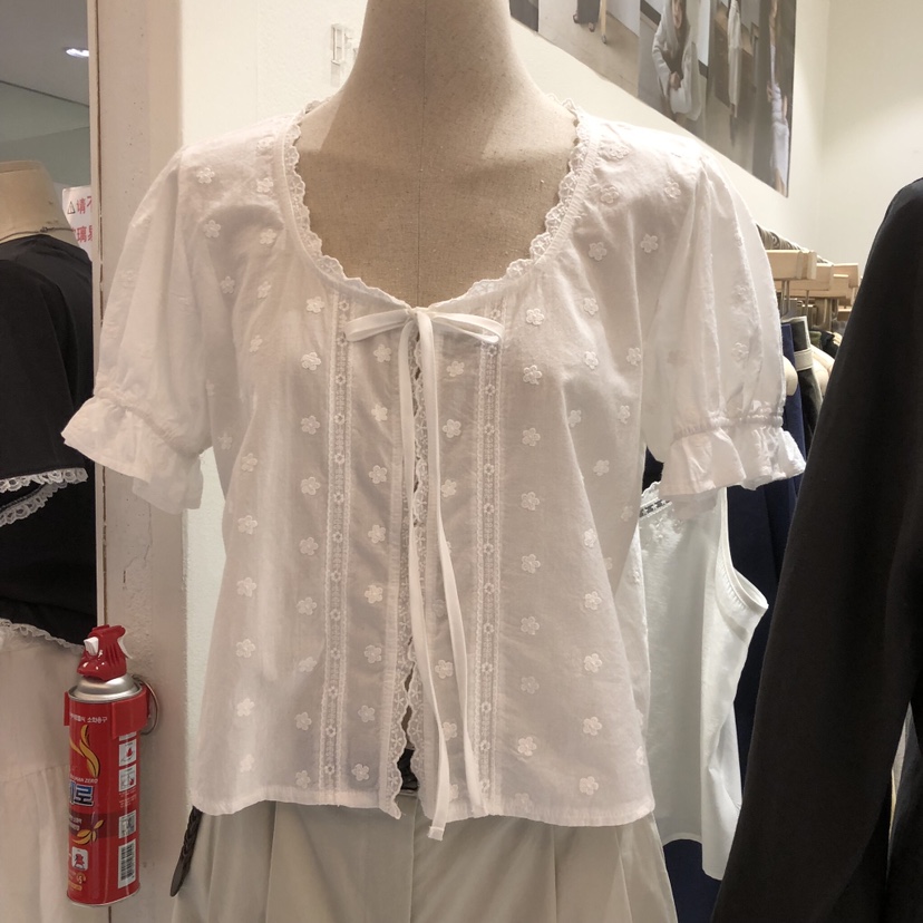 FRE韓國東大門代購女裝新款人氣職業推薦襯衫蕾絲衫花朵蕾絲FRE SEOUL襯衫/蕾絲衫圖色1