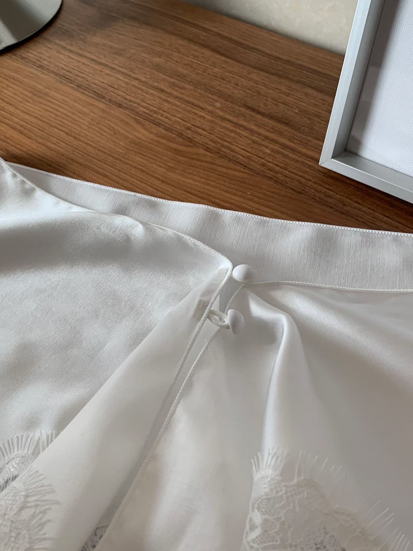 TINT韓國代購女裝新款休閑人氣時尚熱賣短裙蕾絲圍巾緞面TINT短裙