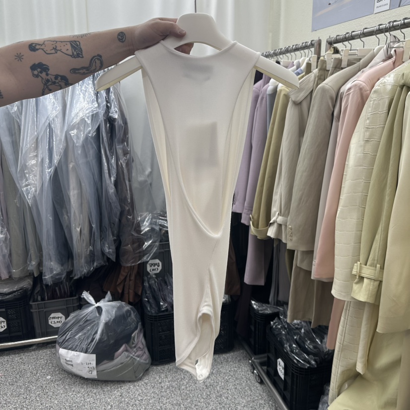 ONEBYTWO韓國東大門直郵女士新款熱賣時尚推薦職業吊帶背心ONE BY TWO吊帶/背心