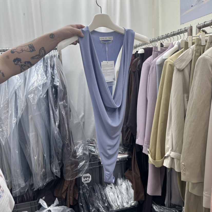 ONEBYTWO韓國東大門直郵女士新款熱賣時尚推薦職業吊帶背心ONE BY TWO吊帶/背心圖色2