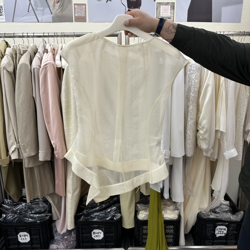 ONEBYTWO韓國直郵實拍女裝新款26春夏推薦襯衫蕾絲衫歐根紗ONE BY TWO襯衫/蕾絲衫圖色2