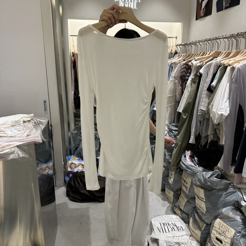 BERTHA韓國直郵女士新品職業26春夏休閑推薦人氣熱賣長袖T恤BERTHA長袖T恤圖色1