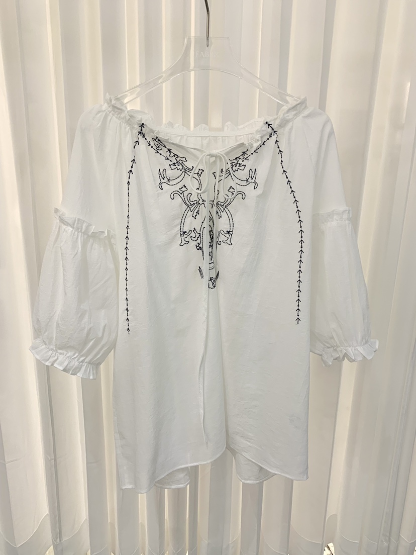 FABRIC韓國東大門直郵女裝新款26春夏休閑襯衫蕾絲衫刺繡FABRIC襯衫/蕾絲衫圖色1