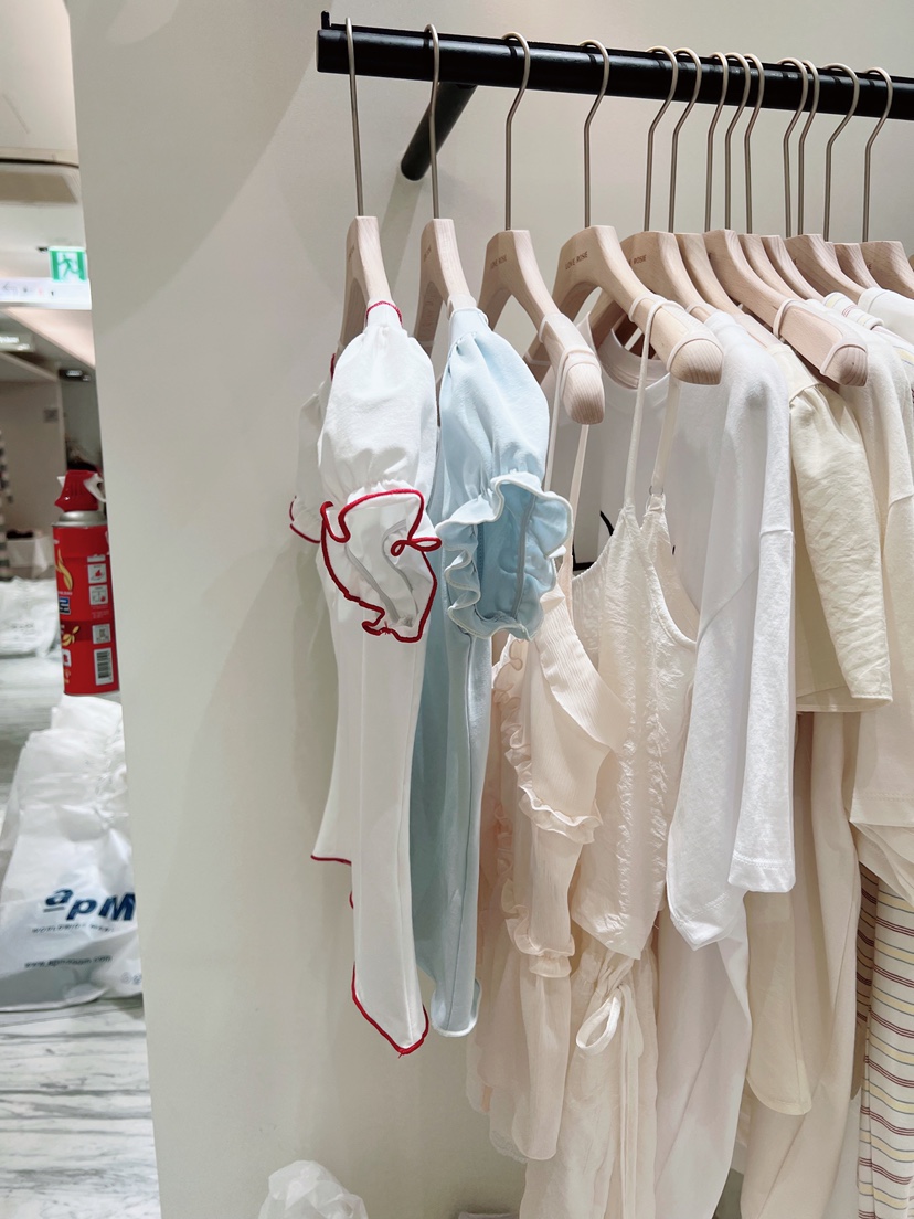 LOVE ROSIE韓國代購女裝新款時尚推薦職業人氣T恤泡泡袖LOVE ROSIET恤