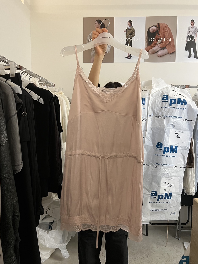 LONDON FLAT韓國直郵女士新品休閑時尚熱賣職業連衣裙蕾絲LONDON FLAT連衣裙圖色2