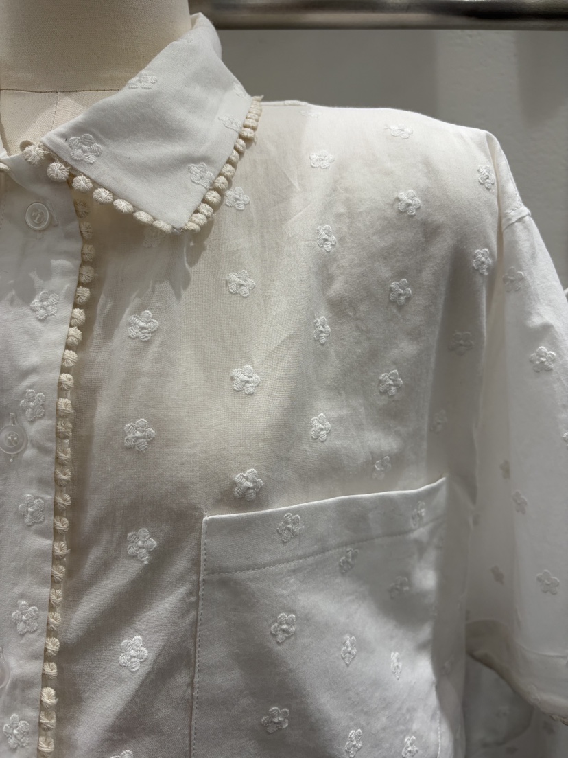 AT THE TOP韓國直郵女士新品熱賣休閑推薦襯衫蕾絲衫刺繡AT THE TOP襯衫/蕾絲衫