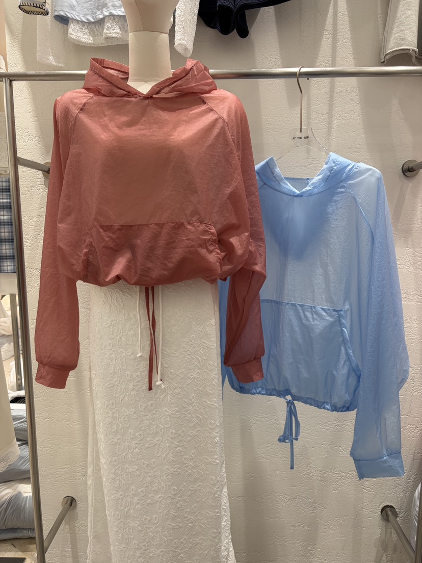 AT THE TOP東大門直郵女士新款熱賣時尚人氣職業推薦衛衣AT THE TOP衛衣圖色2左二色