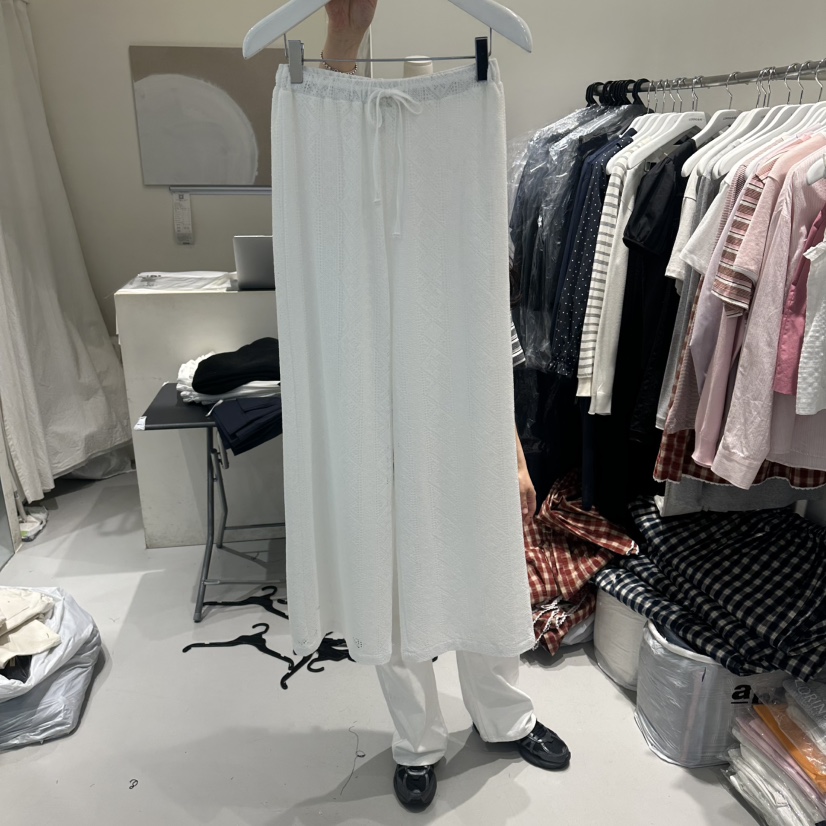 LORING RE I韓國東大門直郵女士新品人氣休閑休閑褲蕾絲花LORING RE-I/BARE休閑褲圖色1