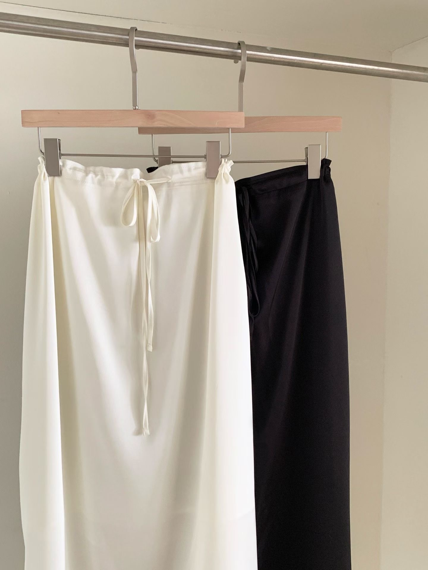 AND韓國東大門直郵女裝新款熱賣26春夏人氣推薦職業長裙緞面AND長裙