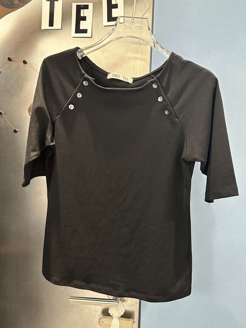 TAKE TEE韓國直郵女裝新品26春夏人氣推薦時尚熱賣T恤紐扣TAKE TEET恤圖色2黑色