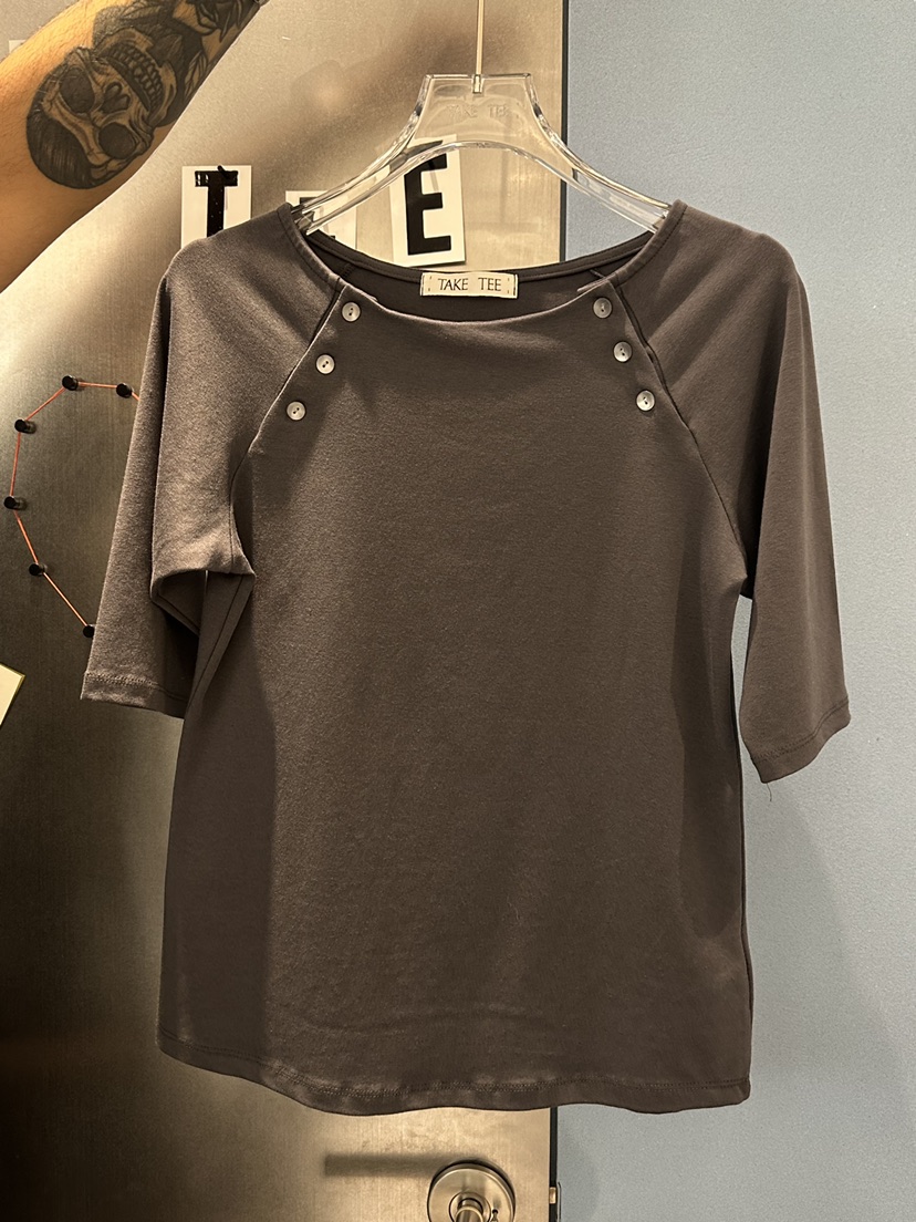 TAKE TEE韓國直郵女裝新品26春夏人氣推薦時尚熱賣T恤紐扣TAKE TEET恤圖色3墨色
