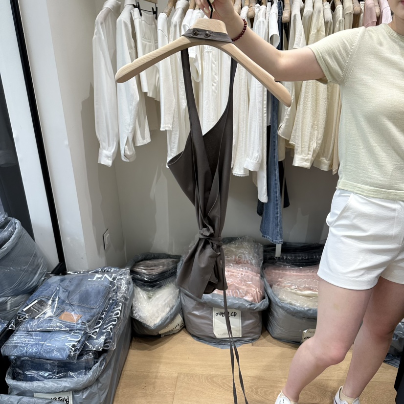 aube nunt韓國東大門代購女裝新款時尚推薦熱賣吊帶背心aube nunt吊帶/背心