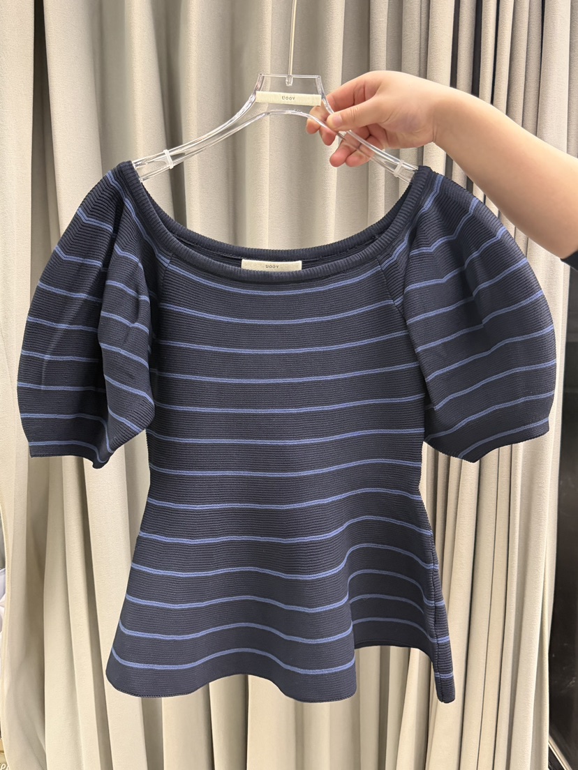 UOOV韓國直郵女裝新品人氣職業26春夏休閑襯衫蕾絲衫喇叭UOOV襯衫/蕾絲衫圖色3條紋實際價格42000