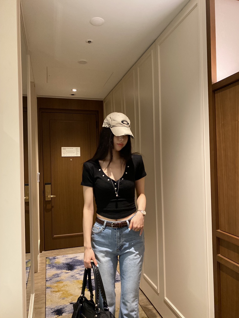 FOUREIGHT東大門直郵女裝新款真品推薦人氣熱賣26春夏T恤FOUR EIGHTT恤