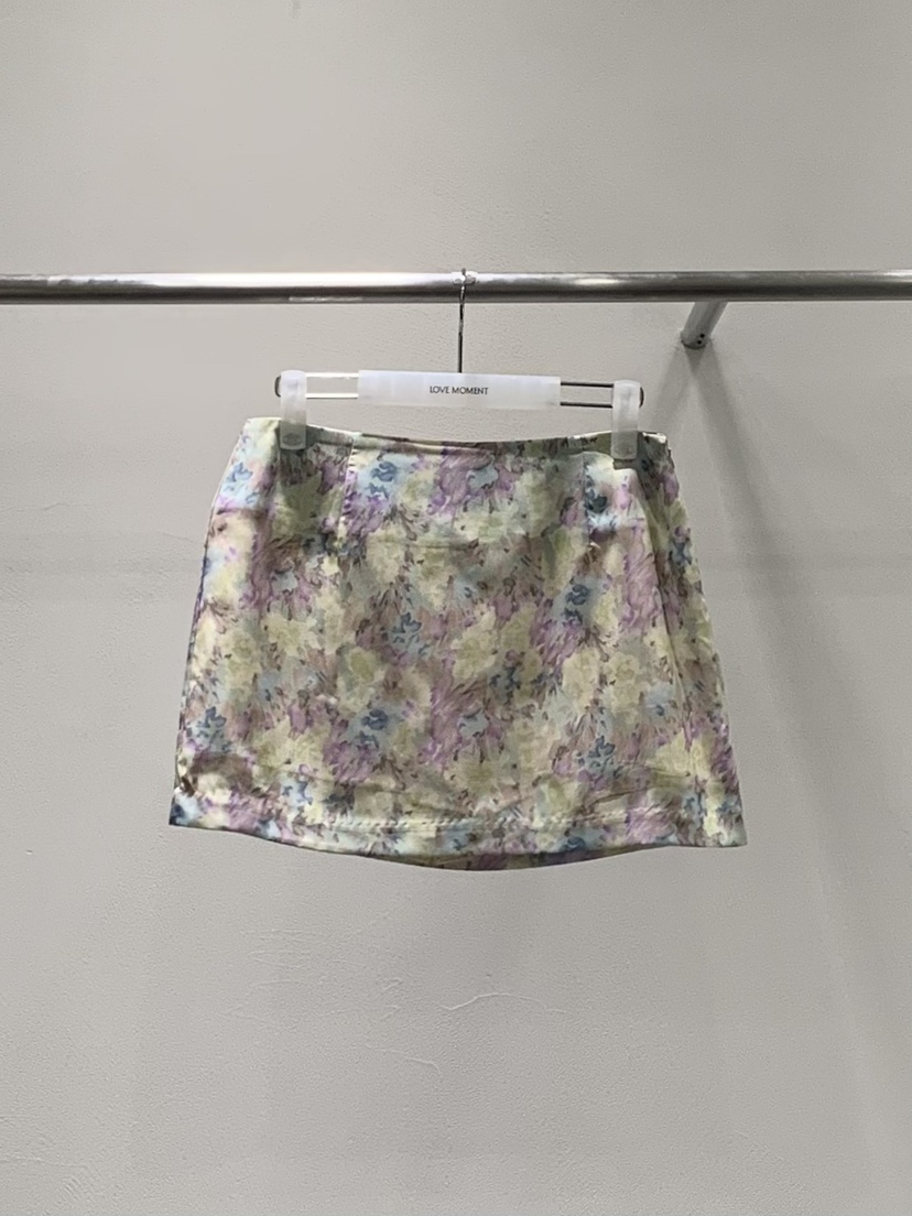 LOVE MOMENT東大門代購女士新品推薦時尚職業休閑短裙花朵LOVE MOMENT短裙圖色2