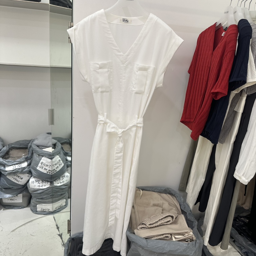 GALLERY-P韓國直郵實拍女裝新款熱賣職業連衣裙含腰帶V領GALLERY-P連衣裙圖色1