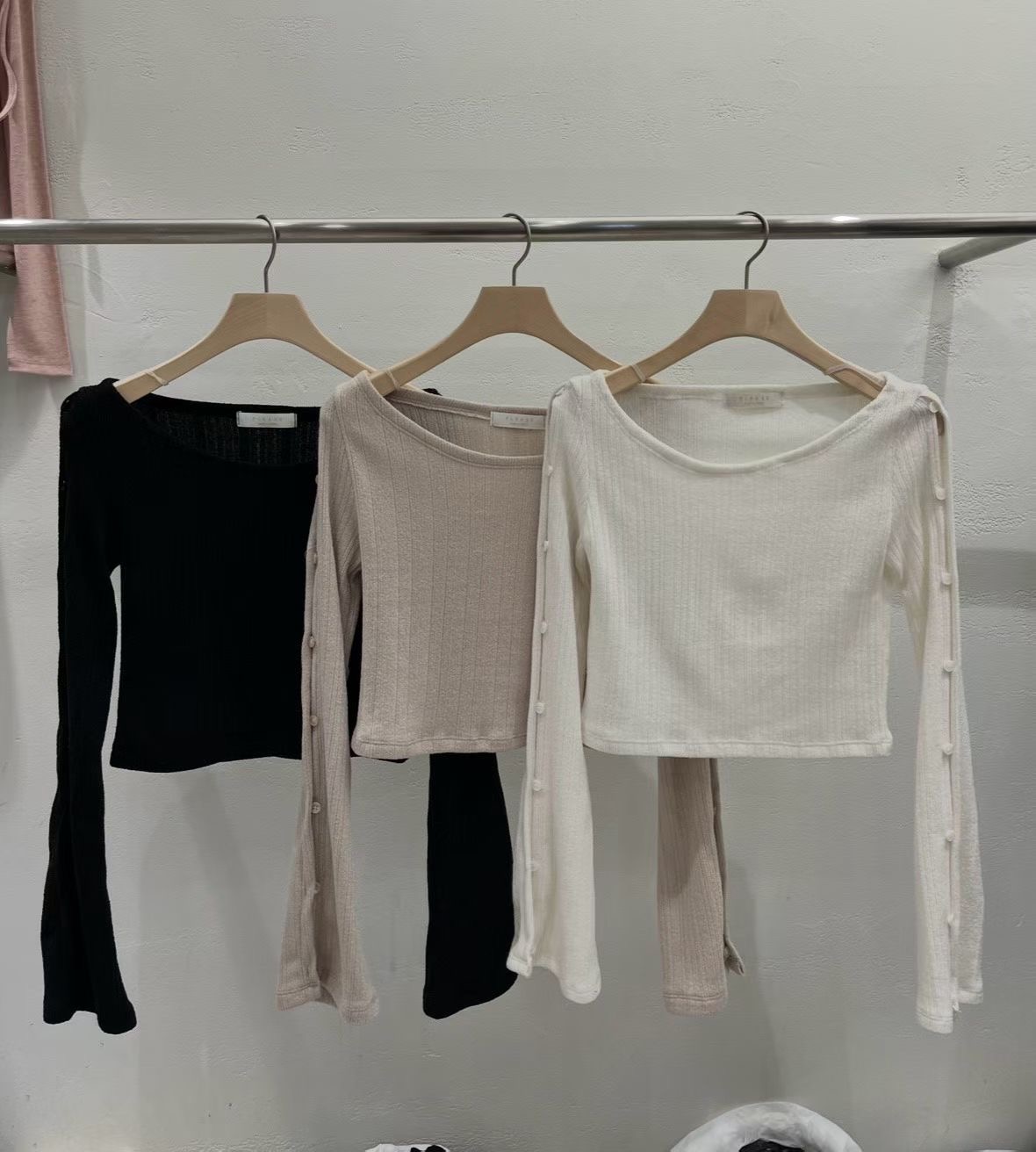 PLEASE/WW東大門實拍女士新品熱賣26春夏長袖T恤不含項鏈PLEASE/WW長袖T恤圖色2左二色