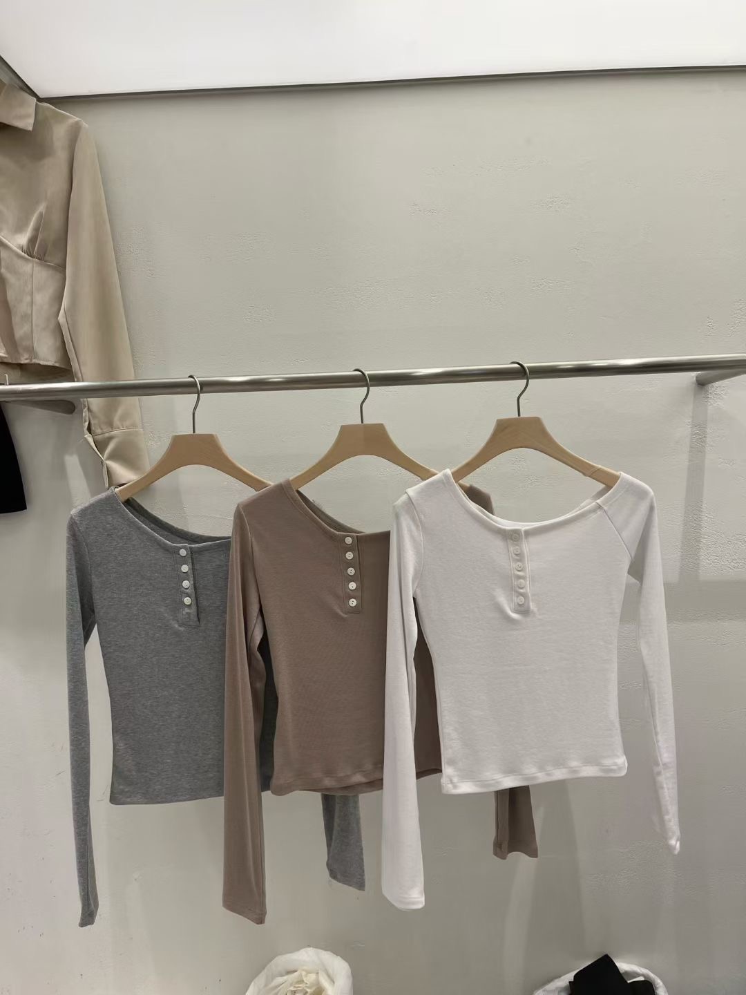 PLEASE/WW東大門實拍女裝新款時尚長袖T恤不含內搭兔子紐扣PLEASE/WW長袖T恤圖色1左一色