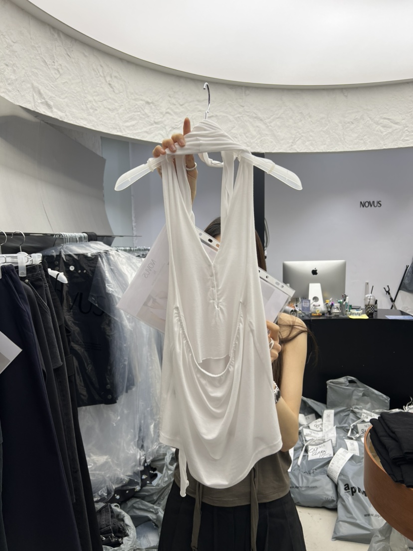 NOVUS韓國直郵實拍女裝新品休閑熱賣人氣26春夏吊帶背心含脖帶NOVUS吊帶/背心