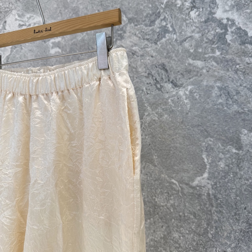 ROOKIE BUD韓國直郵實拍女裝新款職業時尚休閑褲褶皺緞面ROOKIE BUD-L休閑褲