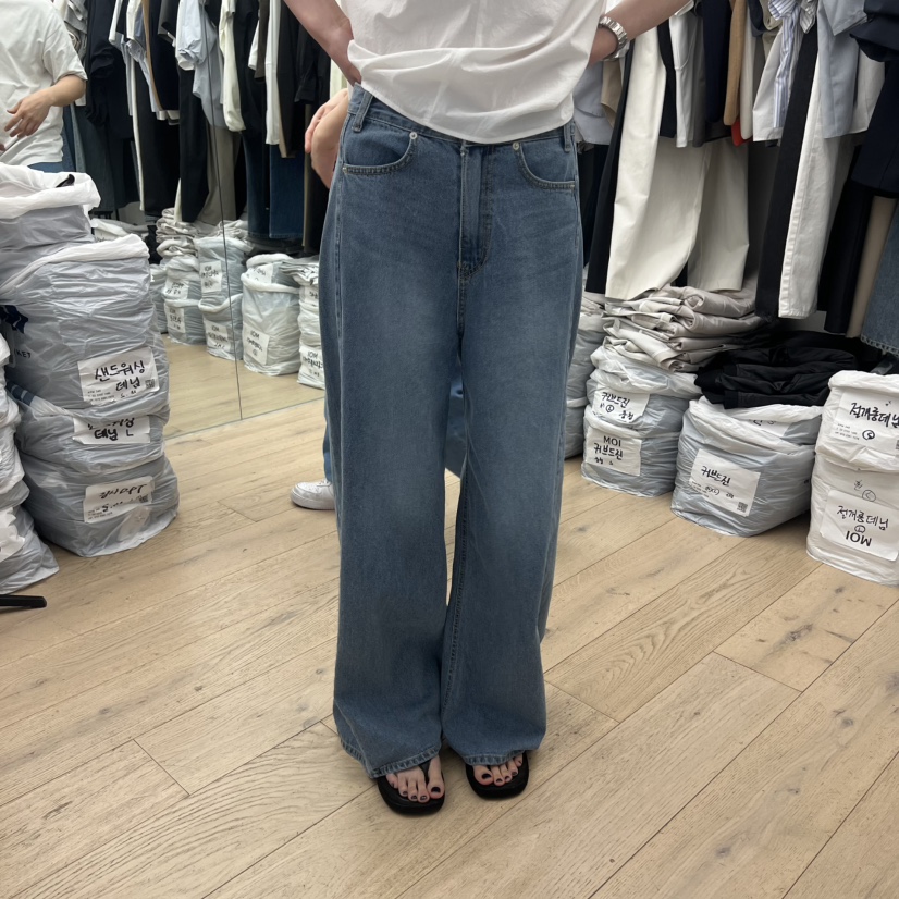 MOI-A韓國直郵實拍女裝新品時尚26春夏職業推薦牛仔褲鏤空MOI-A牛仔褲圖色1