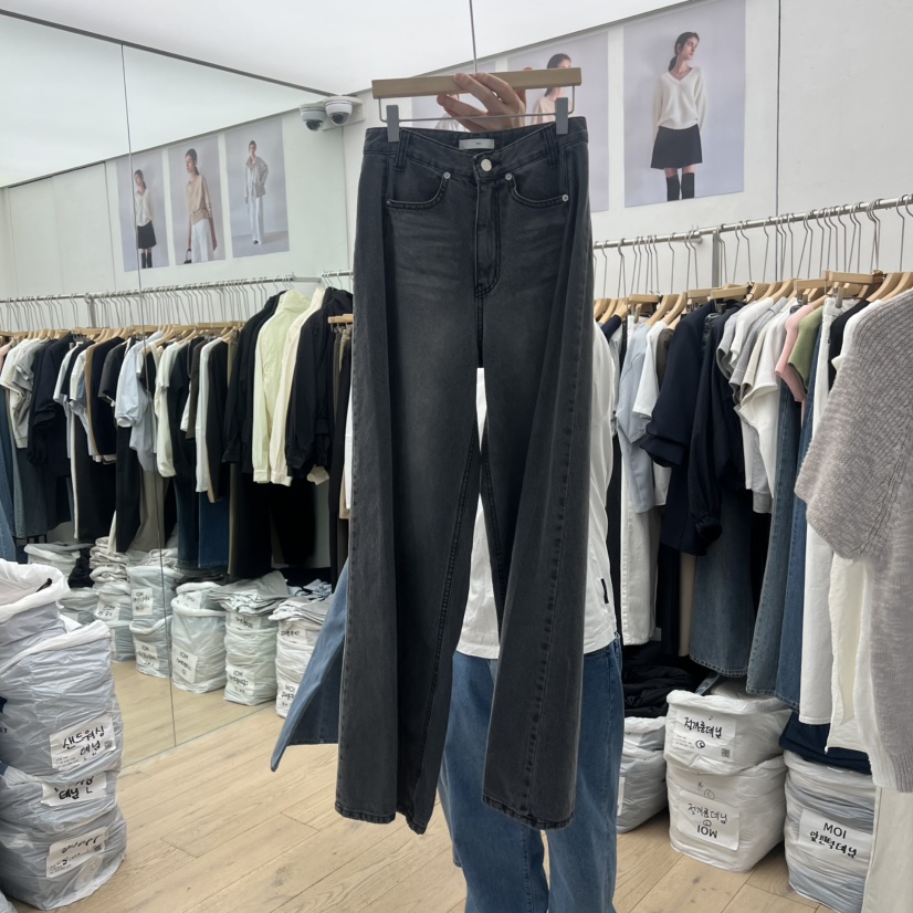 MOI-A韓國直郵實拍女裝新品時尚26春夏職業推薦牛仔褲鏤空MOI-A牛仔褲圖色2