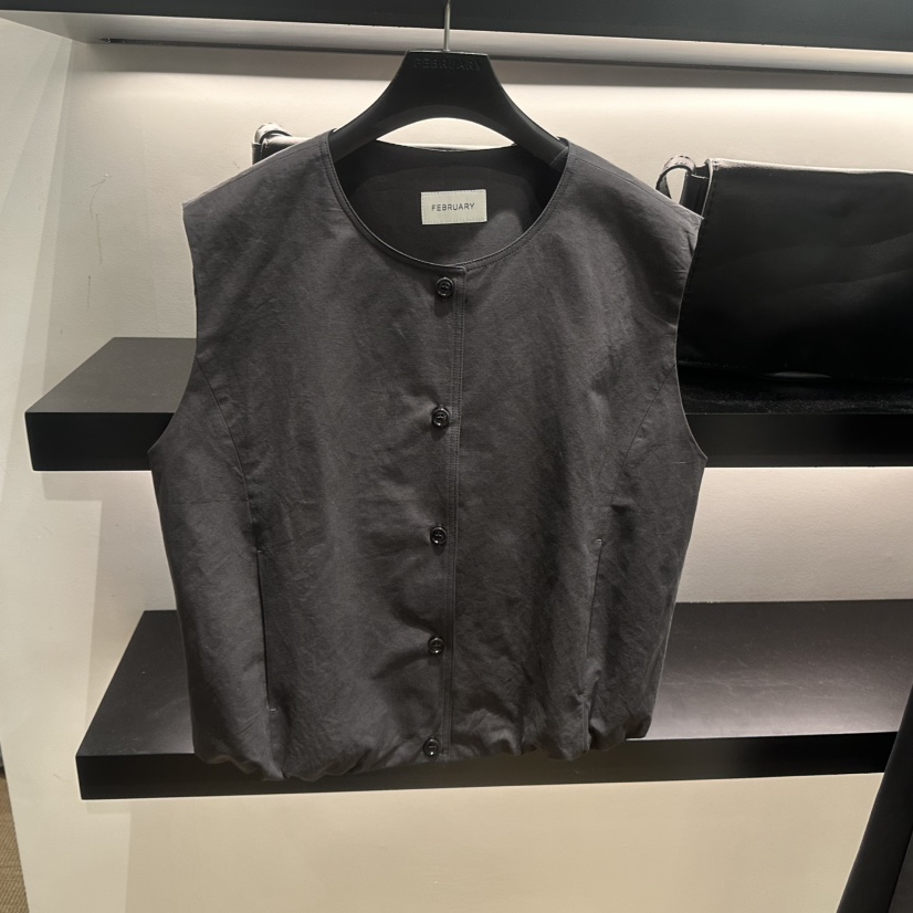 FEBRUARY 11韓國東大門直郵女士新品職業熱賣馬甲褶皺亞麻FEBRUARY 11馬甲圖色2墨色