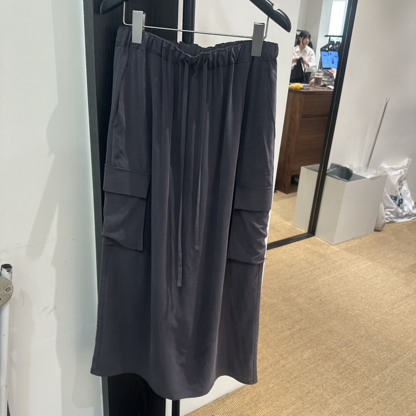 FEBRUARY 11韓國直郵實拍女士新款人氣26春夏熱賣職業長裙FEBRUARY 11長裙圖色1墨色