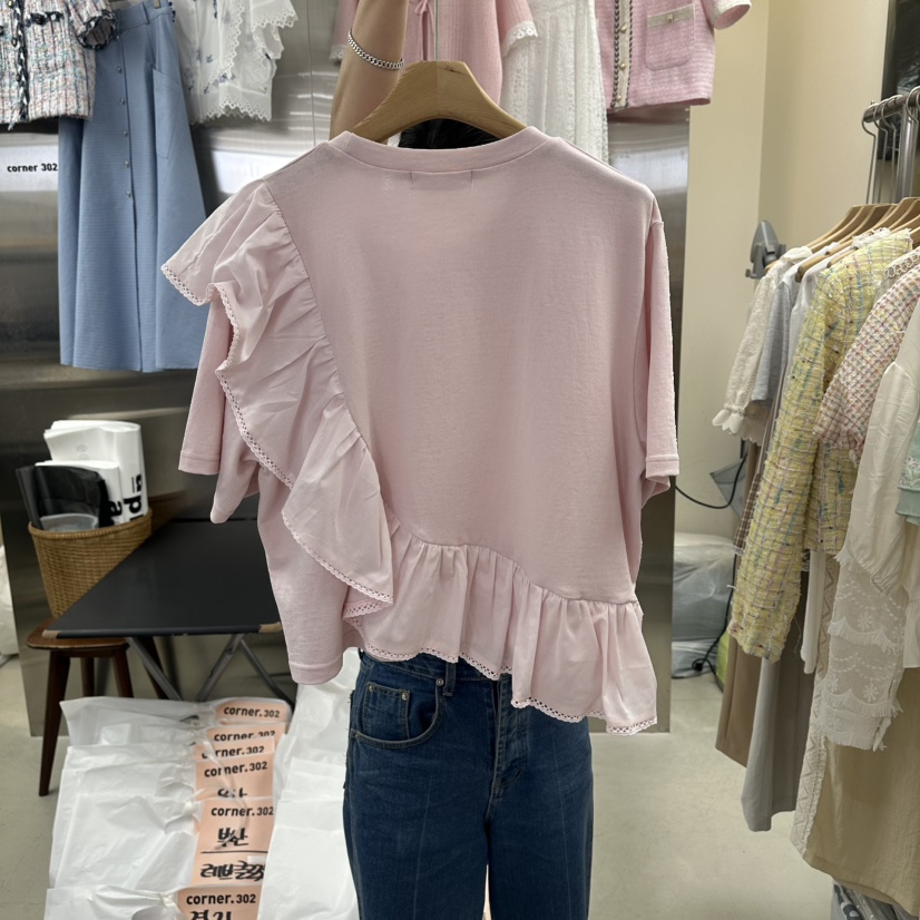 CORNER韓國東大門代購女裝新品推薦襯衫蕾絲衫不對稱荷葉邊CORNER.302襯衫/蕾絲衫