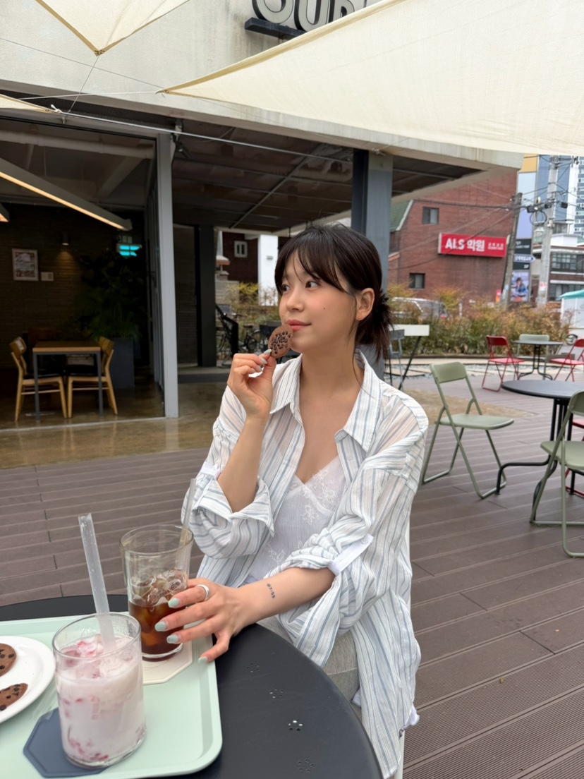 GLITTER韓國直郵實拍女裝新品熱賣時尚推薦人氣襯衫蕾絲衫GLITTER襯衫/蕾絲衫