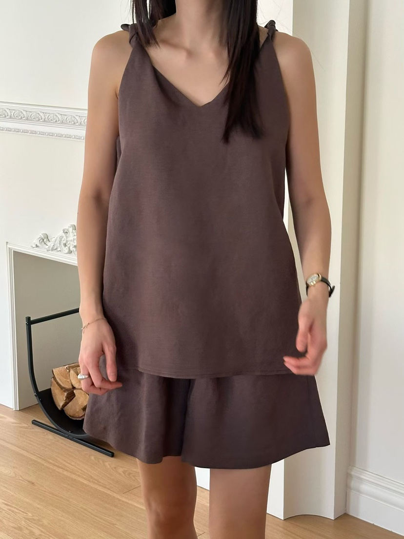 LE VASE韓國東大門直郵女士新品推薦時尚26春夏吊帶背心LE VASE吊帶/背心