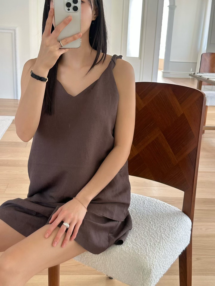 LE VASE韓國東大門直郵女士新品推薦時尚26春夏吊帶背心LE VASE吊帶/背心