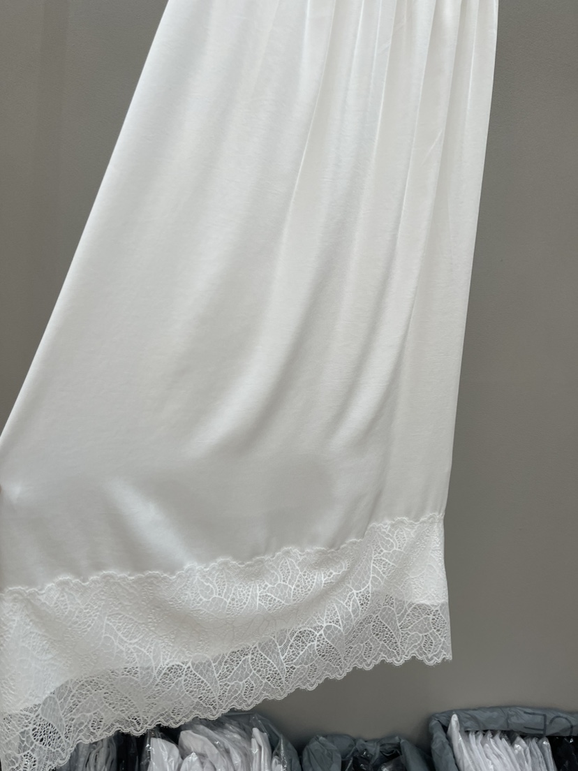 PLUS HONG-P韓國直郵實拍女裝新款人氣時尚26春夏長裙蕾絲LORA FAMILY/PLUS HONG長裙