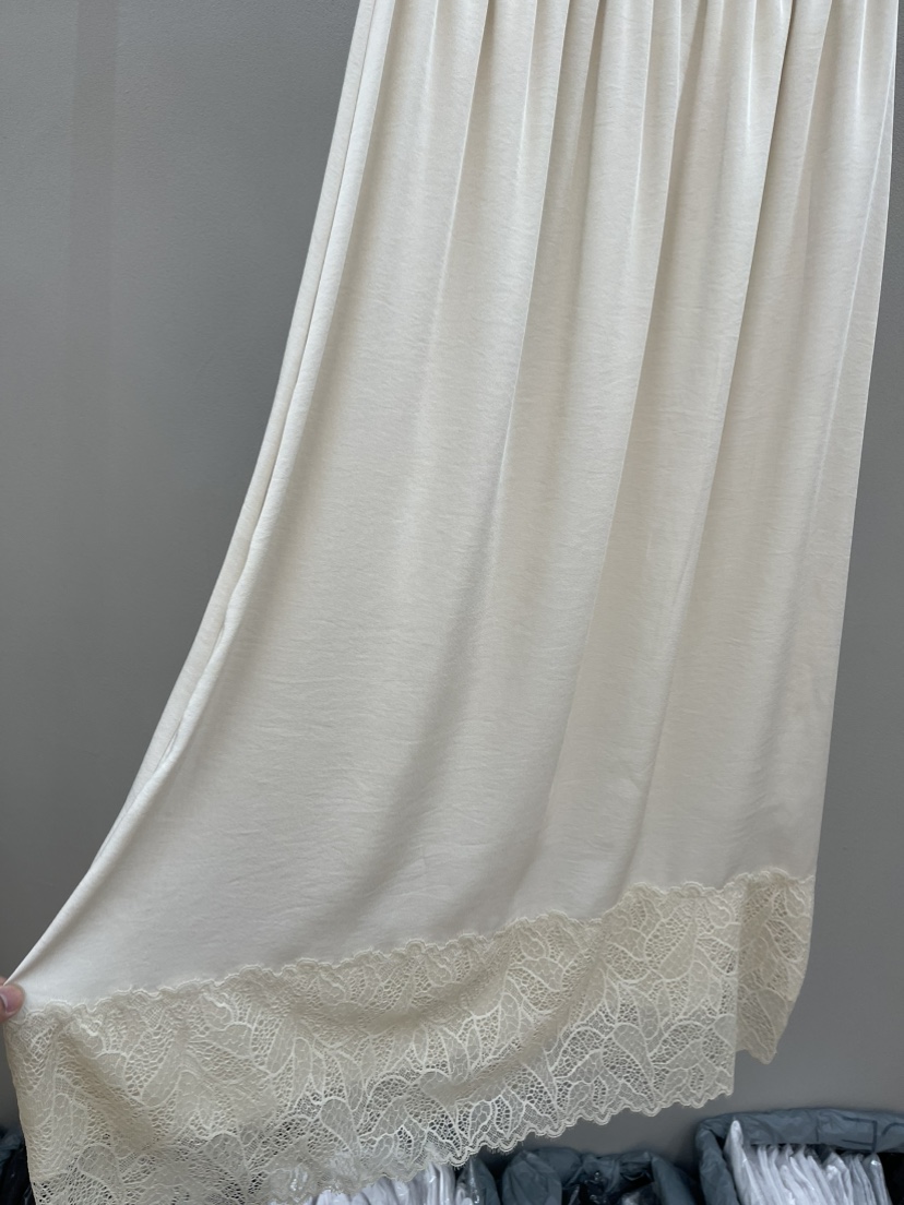 PLUS HONG-P韓國直郵實拍女裝新款人氣時尚26春夏長裙蕾絲LORA FAMILY/PLUS HONG長裙